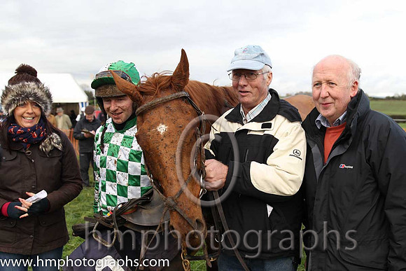 01st TAREESH LANE and N MCParlan ( 10 , GREEN  WHITE CHECK; green,white check sleeves; green cap,white spots ) Trainer: Sean McParlan,, Owner : P. Madine