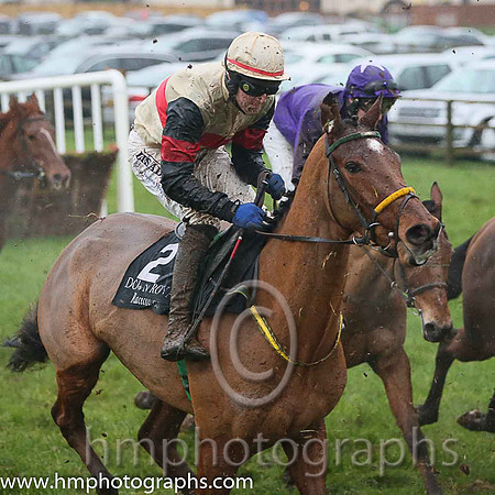 10th Sunrae Shadow (GB) ( 2 , beige, red hoop ) and G.N. Fox - Trainer : Noel Meade - Owner : Mrs Margaret Corr