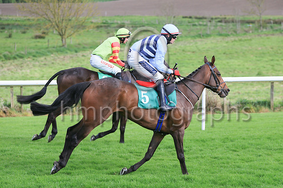 4 Lazer Wolf (5 ,light blue and dark blue chevrons ), Jockey - K M Donoghue ,Trainer - G P Cromwell