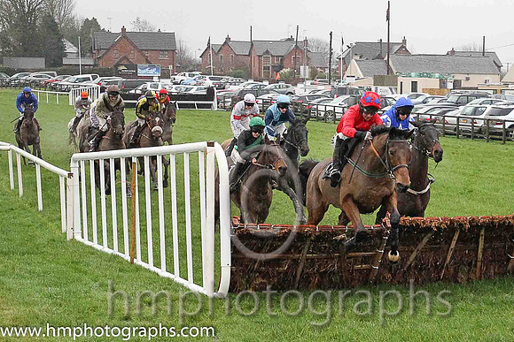 01st Westend Star ( 13 , dark blue and yellow qtrd ) and J.W. Kennedy (5) - Trainer : Gordon Elliott - Owner : Paul  Clare Rooney Partnership