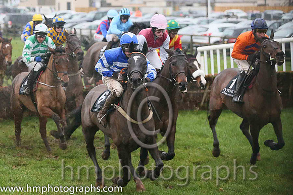 08th Banker Burke ( 6 , royal blue and white hoops ) and C.D. Maxwell - Trainer : J.Larkin - Owner : Breen White