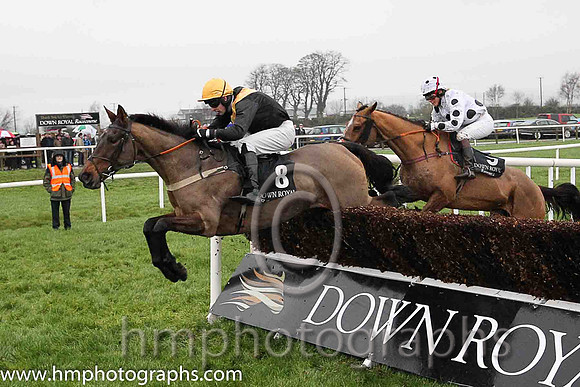 10th U Waltz Legend ( 8 , black, gold sash ) and M.J. O'Hare (5) - Trainer : Liam Lennon - Owner : Niall Delany