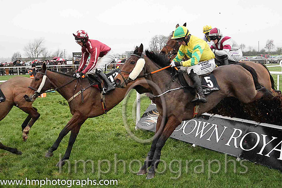 08th F Sounds Of Thunder (GB) ( 5 , yellow, emerald green star ) and R. Loughran - Trainer : Adrian McGuinness - Owner : Sean F. Gallagher