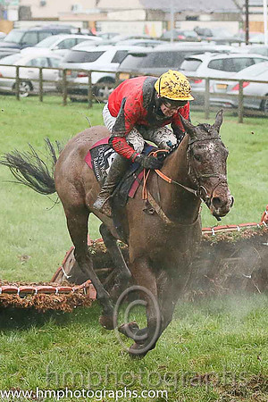12th Raleagh Mountain ( 14 , red and black diabolo ) and J.S. McGarvey (3) - Trainer : C.A.McBratney - Owner : T.T. Steele