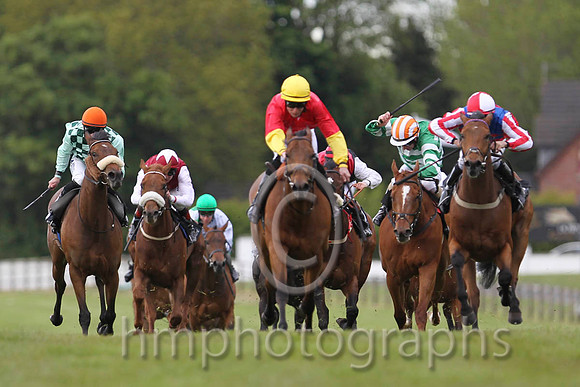 01 Judies Child & S B Kelly - winner (4, Red,yellow halved sleeves) - FT8E5363-13