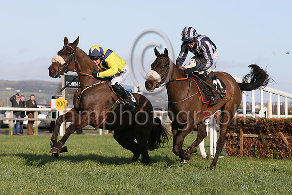 02 Stowaway Shark ( 9 , yellow, blue sash ) and A.P. Heskin - Trainer : John Joseph Hanlon - Owner : Barry Connell