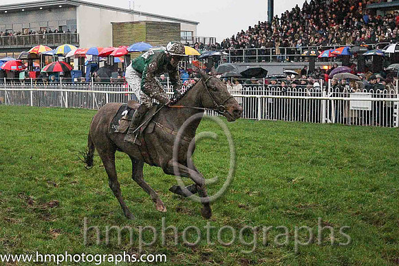 06th Burn The Moss ( 3 , dark green, white tripple diamond ) and N.M.Kelly (7) - Trainer : Anthony Mulholland - Owner : Anthony Mulholland