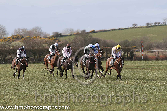 AMONIT and A J Fox ( 5 , PINK  YELLOW CHECK; pink sleeves; yellow cap ) Trainer: Warren Ewing,, Owner : Warren Ewing