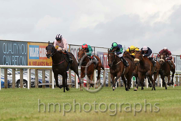 01 Sir Ector & C D hayes - winner (7, pink, dark blue and pink striped cap)- CU2D8038-3