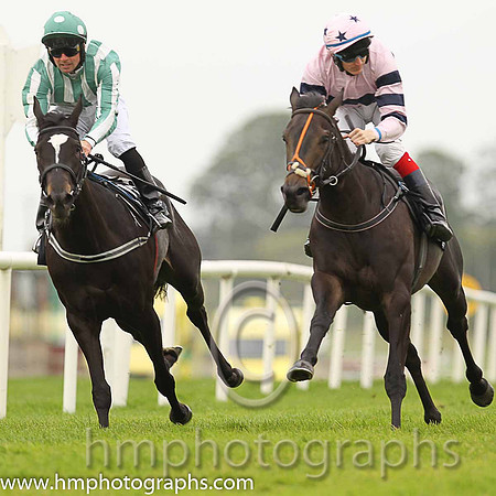 01st Ms Brinkleys ( 3 , pink, darj blue hoop ) and F.M. Berry - Trainer : Mrs John Harrington - Owner : Richard Galway