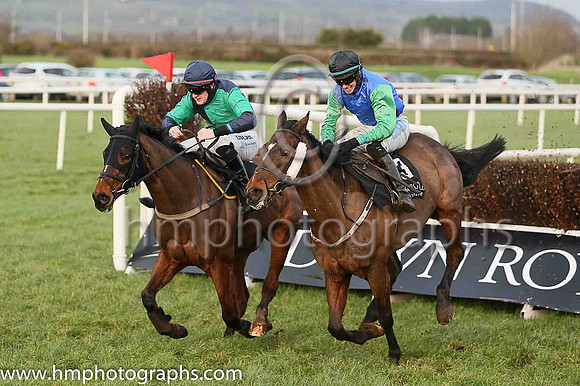 02 Dr Moloney ( 1 , dark blue and emerald green ) and G.N. Fox - Trainer : S.R.B. Crawford - Owner : G Ramsey