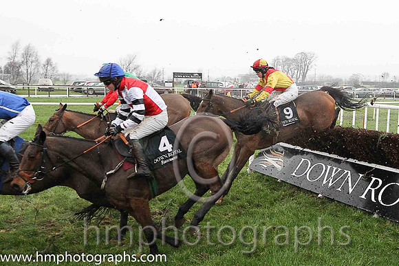 11th Deputy Consort (USA) ( 9 , yellow, red cross sashes ) and K. Ferris (7) - Trainer : Eoin Gerard Barry - Owner : T.B. Ferris