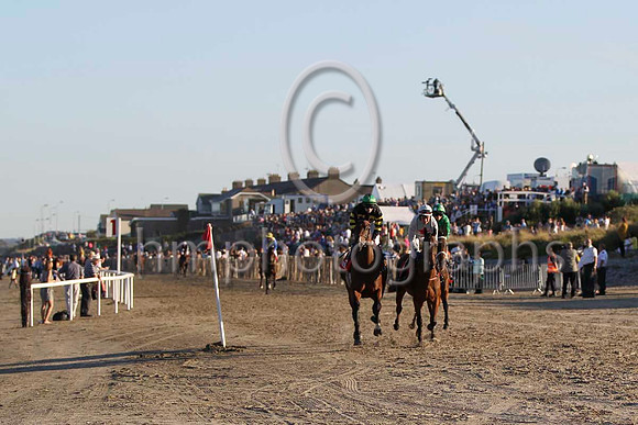 09 Mt Weather & D P McDonogh - 9th (7, black and yellow hoops ) &  03 Gatamalata & S J Gray - 3rd (4, grey, red star)  - FT8E0968-2