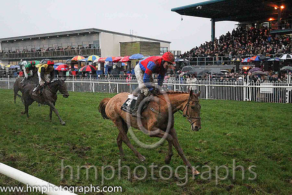 07th Charlie Mon ( 4 , red, royal blue sash ) and M.J. Lynch (7) - Trainer : George Stewart - Owner : Gareth Metcalfe/Jeremy Hill