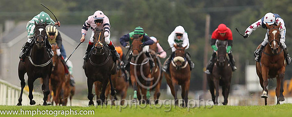 01st Ms Brinkleys ( 3 , pink, dark blue hoop ) and F.M. Berry - Trainer : Mrs John Harrington - Owner : Richard Galway