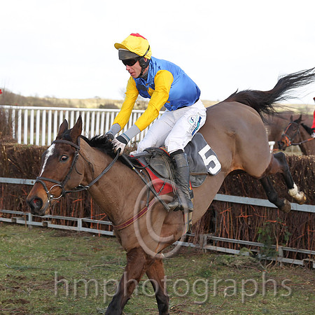 01 Muirhead  Derek O'Connor - Trainer : S R B Crawford, Blue, yellow diamond