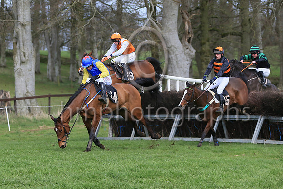 CEIS CHARRAIGIN and Derek O'Connor ( 14 , ROYAL BLUE; yellow sleeves; royal blue cap,red star ) Trainer: Margaret Mullins,, Owner : Margaret Mullins