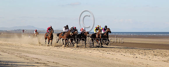 04 Strait of Zanzibar & Mr P W Mullins - 4th (1,royal blue and black chevrons ) - CU2D0759-14