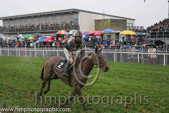 05th Ballyoptic ( 2 , black and white qtrd ) and J.P. McKeown - Trainer : I. R. Ferguson - Owner : W. W. Dennison