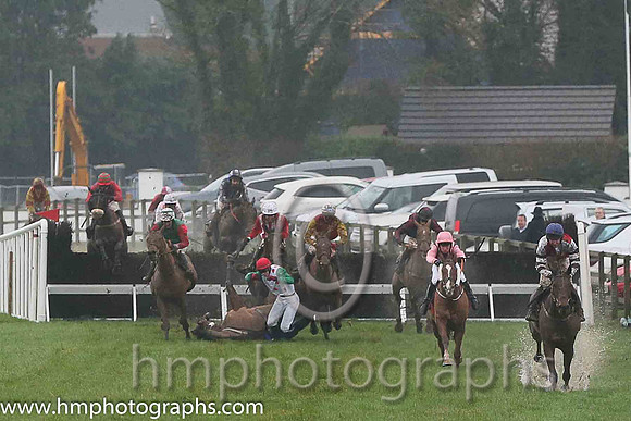 12th F Celtic Thunder ( 8 , white, red spots ) and H.D. Dunne (7) - Trainer : R. K. Watson - Owner : Supersonic Partnership