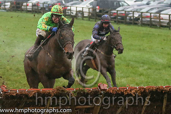 01st Conright Boy ( 8 , light green. Yellow diamond ) and G.N. Fox (3) - Trainer : Mrs. C. O'Leary - Owner : Robert Conway