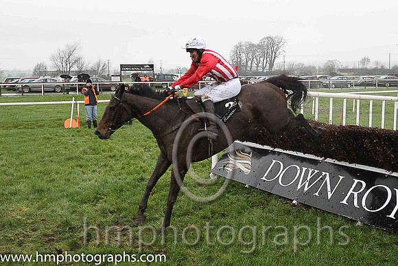 06th Anseanachai Cliste ( 2 , red and white stripes ) and M. McConville (7) - Trainer : Stephen McConville - Owner : Michael McConville