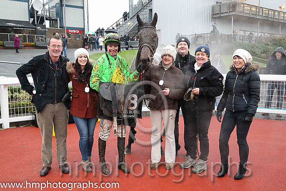 01st Conright Boy ( 8 , light green, yellow diamond ) and G.N. Fox (3) - Trainer : Mrs. C. O'Leary - Owner : Robert Conway