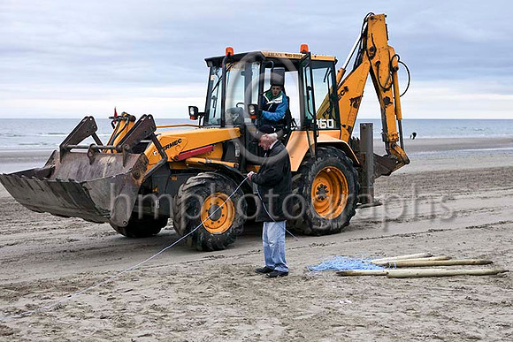 Laytown Races 2011 - Clearing up! -IMG_9569-e2
