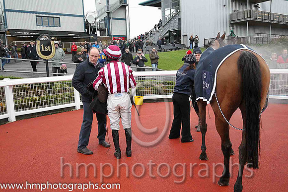 01st Noble Endeavor ( 4 , maroon and white stripes ) and J.W. Kennedy (5) - Trainer : Gordon Elliott - Owner : C.Jones