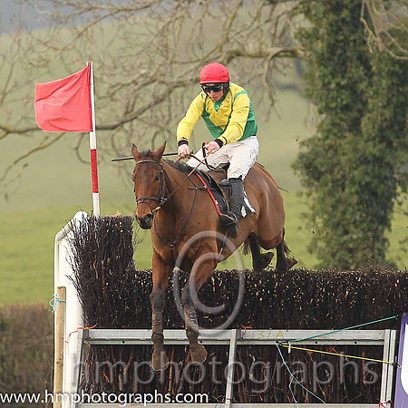 01st M M D Sizer (10< emerald green ,yellow chevron) and J J Codd ; Trainer J T R Dreaper ; Owner Alan Potts