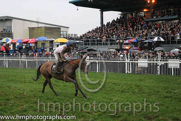 01st Avellino ( 16 , pink, white hoop ) and N. McParlan (5) - Trainer : Dermot Anthony McLoughlin - Owner : Mrs.P.J.Conway