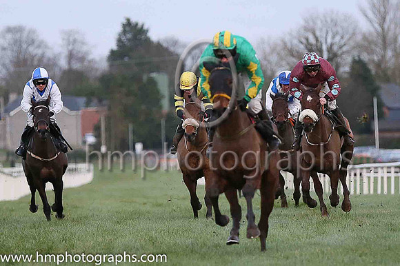 01 She's A Star ( 7 , emerald , yellow diamonds on sleeves ) and N. Carberry - Trainer : Noel Meade - Owner : Philip J Meade