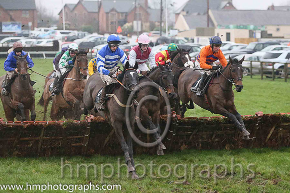 08th Banker Burke ( 6 , royal blue and white hoops ) and C.D. Maxwell - Trainer : J.Larkin - Owner : Breen White