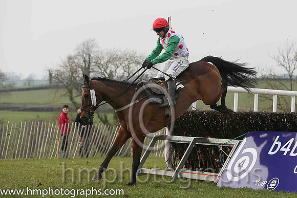 02nd CELTIC THUNDER and J P McKeown ( 5 , WHITE,red spots; emerald green sleeves; red cap ) Trainer: Marshall Watson,, Owner : Supersonic Partnership