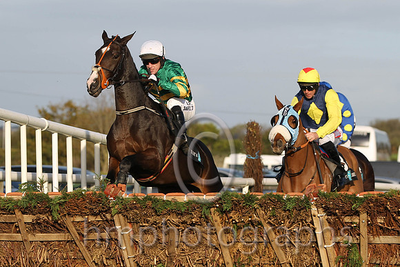 01 Jezki & A P McCoy - winner (1,emerald green and orange hooped ) & 03 Flaxen Flare & D N Russell - 3rd (3, dark blue, yellow diamond, yellow cap, red diamond ) - FT8E0026-2
