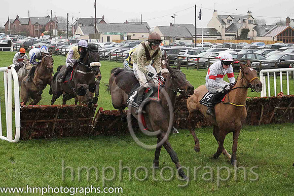 13th Illuminati (FR) ( 2 , beige, brown chevron ) and D.G. Lavery (5) - Trainer : B. R. Hamilton - Owner : Sean Macklin