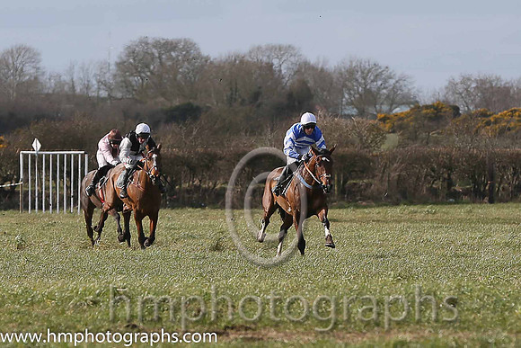 01st OSCAR MOR and B O'Neill ( 8 , ROYAL BLUE,white chevrons; royal blue,white chevrons sleeves; white cap ) Trainer: Colin Bowe,, Owner : Sean Wickham