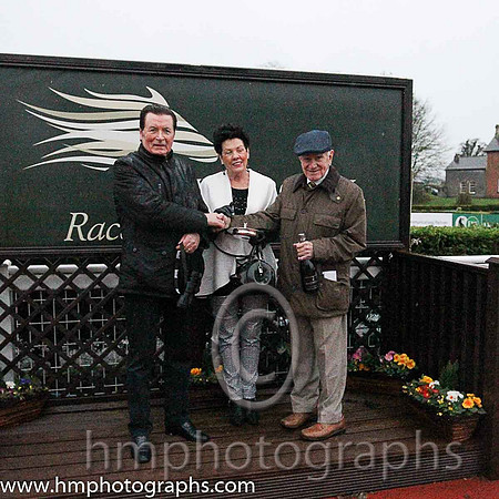 01st Avellino ( 16 , pink, white hoop ) and N. McParlan (5) - Trainer : Dermot Anthony McLoughlin - Owner : Mrs.P.J.Conway