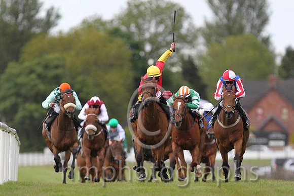 01 Judies Child & S B Kelly - winner (4, Red,yellow halved sleeves) - FT8E5364-14