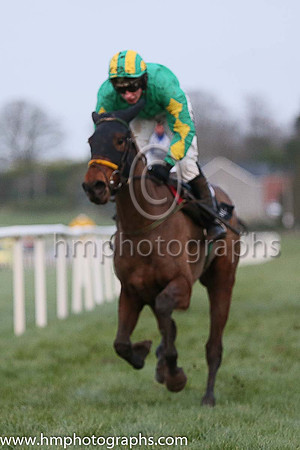01 She's A Star ( 7 , emerald , yellow diamonds on sleeves ) and N. Carberry - Trainer : Noel Meade - Owner : Philip J Meade