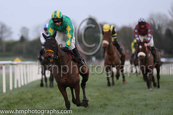 01 She's A Star ( 7 , emerald , yellow diamonds on sleeves ) and N. Carberry - Trainer : Noel Meade - Owner : Philip J Meade