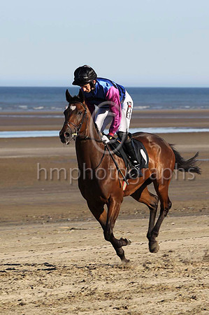 04 Strait of Zanzibar & Mr P W Mullins - 4th (1,royal blue and black chevrons ) - FT8E0903-4