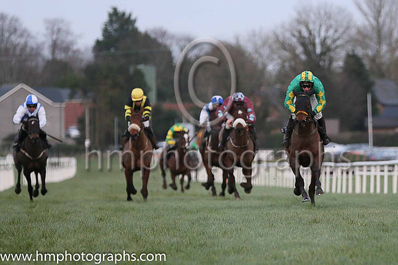 01 She's A Star ( 7 , emerald , yellow diamonds on sleeves ) and N. Carberry - Trainer : Noel Meade - Owner : Philip J Meade