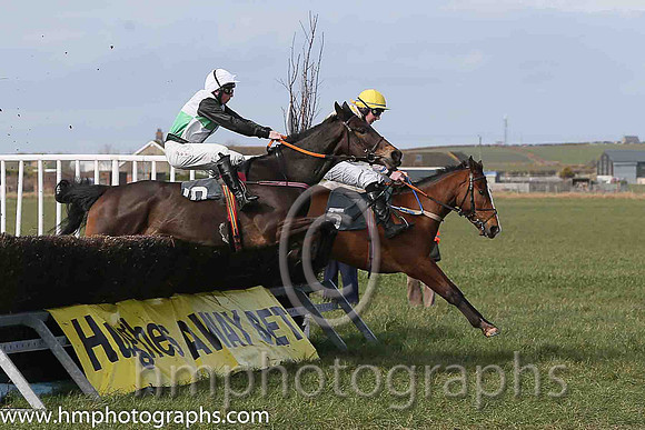 BACK BAR and J J Codd ( 10 , EMERALD GREEN  WHITE QTD; black sleeves; white cap ) Trainer: W.F. Codd,, Owner : Eric A. Elliott