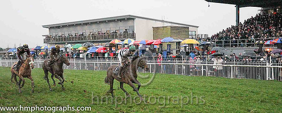11th Aye Paddy Too ( 1 , white and black hoops ) and N. Gault (7) - Trainer : W J Bryson - Owner : W J Bryson