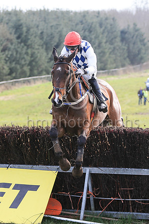 01st MANETTI and Derek O'Connor ( 6 ,Antrim (H) - NAVY , WHITE DIAMONDS; white sleeves; red cap ) Trainer: I. R. Ferguson , Owner : R.A. Bartlett