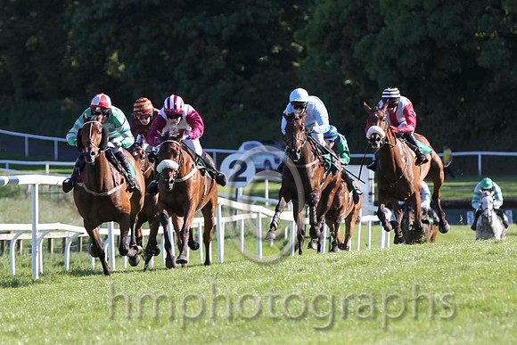 04 Gudnis Gracious Me & S G McDermott - 4th (2, emerald green and white hooped) , 02 Shershewill & B R Dalton - 2nd (4, brown, orange seams) & 01 Point the Toes & S E Butler - winner -  FT8E5978-11