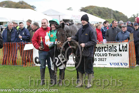 01 Lawless Island & R A Latta - winner (28, emerald green, orange spots) - FT8E9421-65