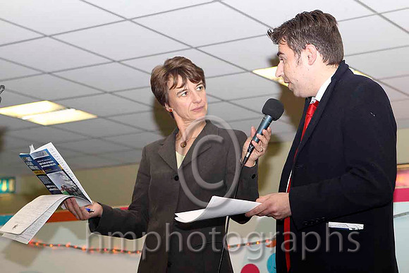 Lesley Graham - Channel 4 Racing Presenter & Tonny Kenny - William Hill - FT8E4392-e2