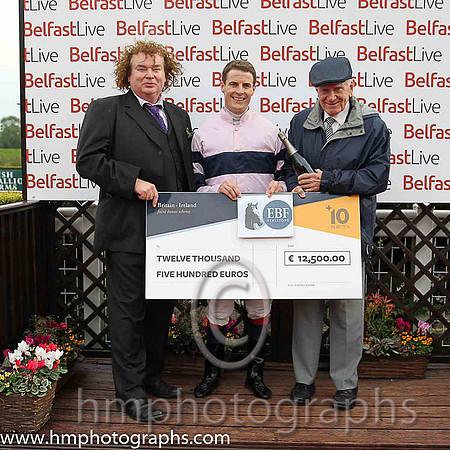 01st Ms Brinkleys ( 3 , pink, darj blue hoop ) and F.M. Berry - Trainer : Mrs John Harrington - Owner : Richard Galway
